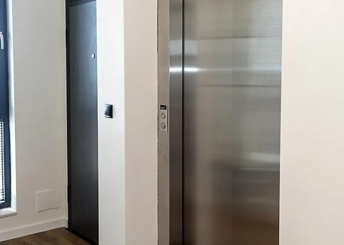 Cozy & Bright 2-br Flat Next To Grand Mall By Flat Mаnаger شقة فارنا